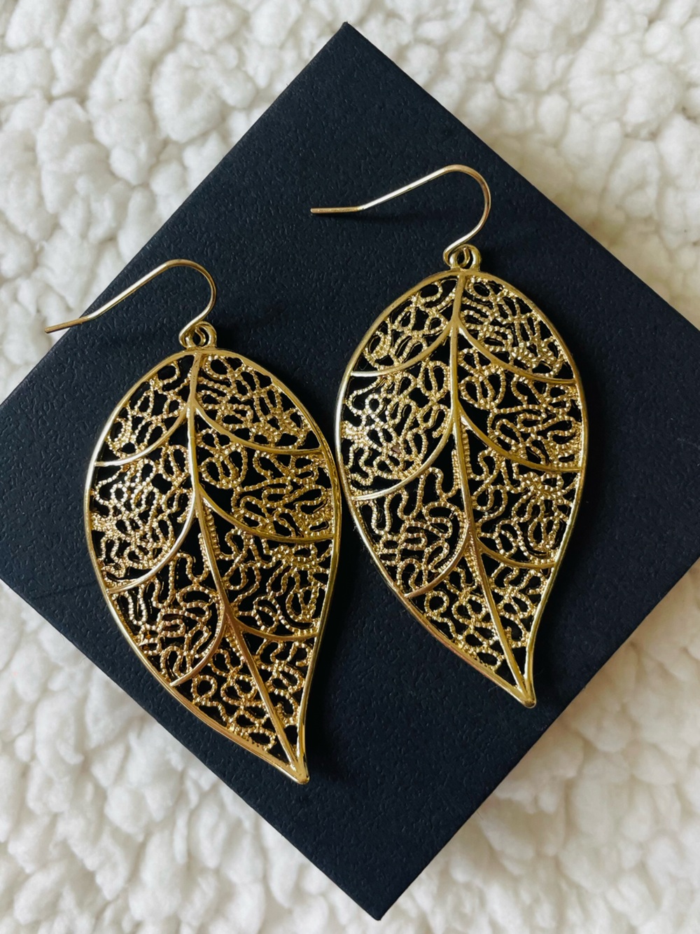 Gold Leaf Filigree Drop Earrings - Elegant Women Jewelry